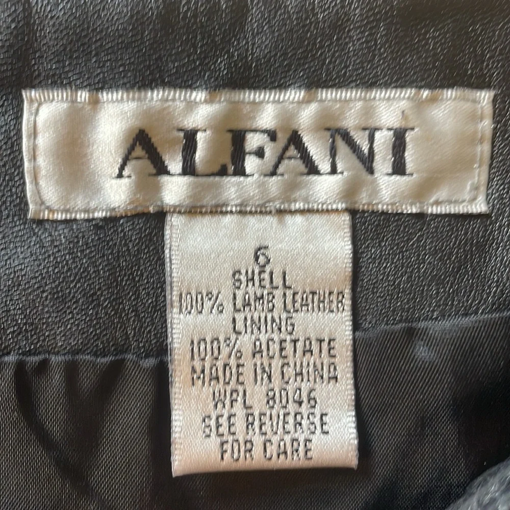 Alfani Black Lamb Leather Skirt. Size 6. Good pre-owned condition. - Picture 2 of 4
